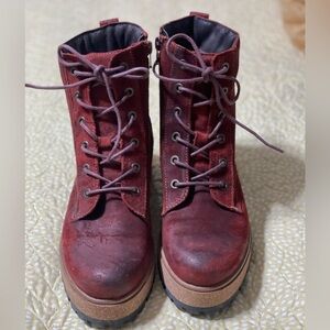 EUC Taos- Main Street Boot-Garnet size 7 - 7 1/2